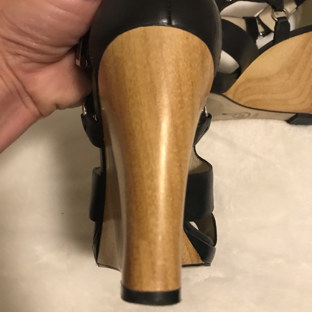 Michael Kors black wedge - Picture 3 of 3